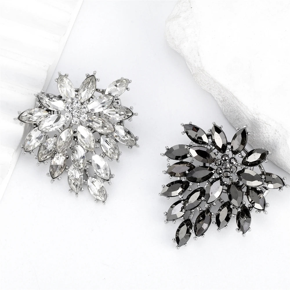 Fashion New Design Dainty Rhinestone Brooches for Girls Glitter Sparkle Charms Bold Pins Jewelry for Women Ladies Accessories