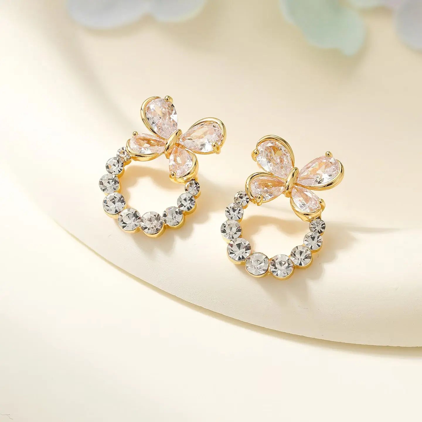 Female New Design Irregular Shape Small Crystal Rhinestone Fashion Sparking Bulk Order Stud Earring Accessories for Girls Causal