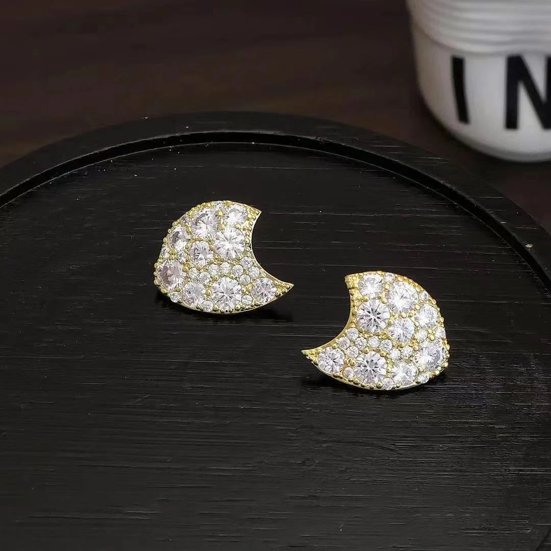 Simple Sweet Fashion Glitter Sparkle Stud Earrings for Girls Stylish Latest Jewelry for Women Lady Accessories Chinese Supplier