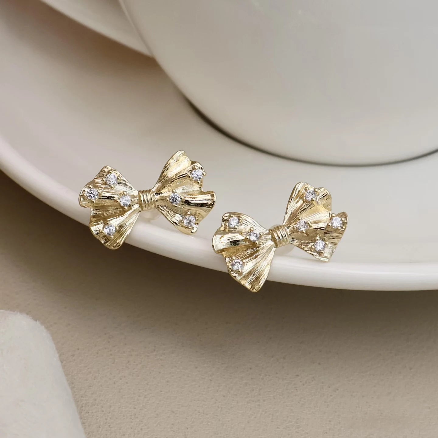 Female Bowknot New Design Small Mini Stud Earring Fashion Glitter Elegant Graceful Chic Bulk Jewelry Accessories for Women Daily