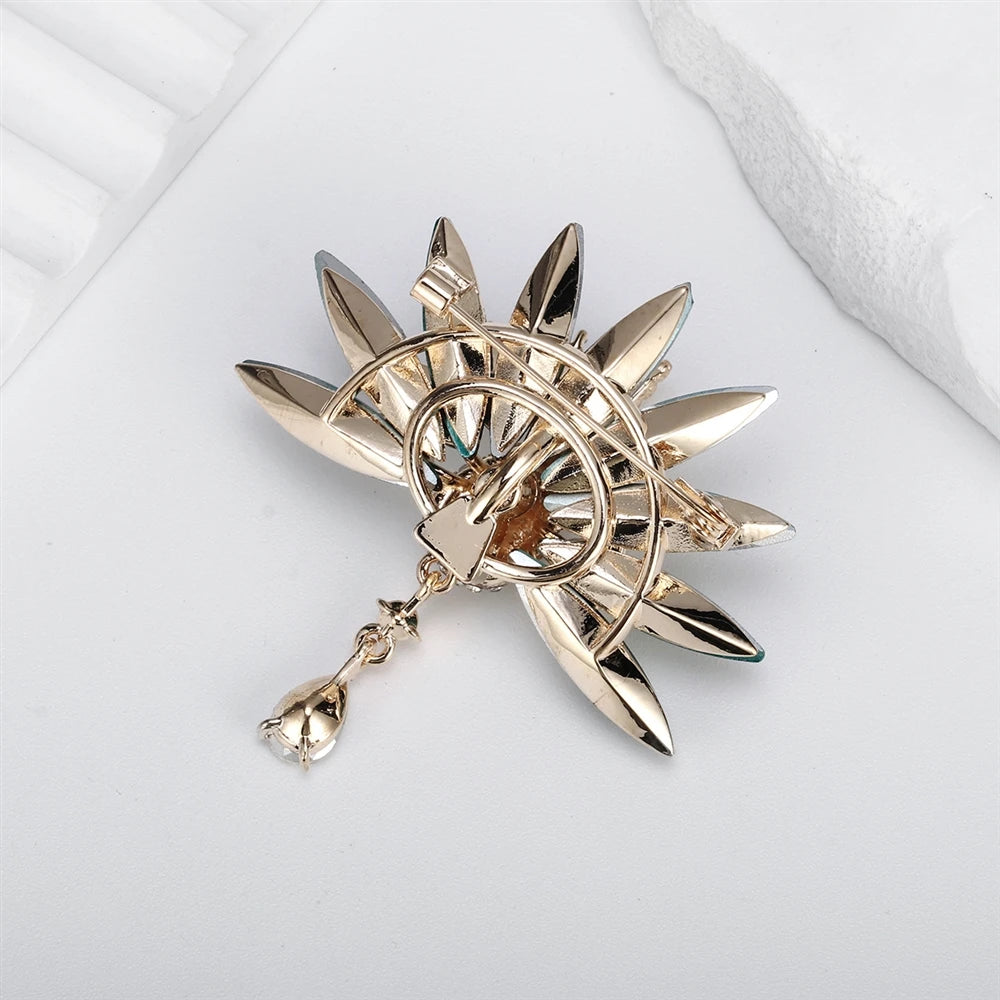 Fashion Glitter Animals Peacock Elegant Brooches for Girls Trendy Refined Pins Jewelry for Women Ladies Accessories Wholesale