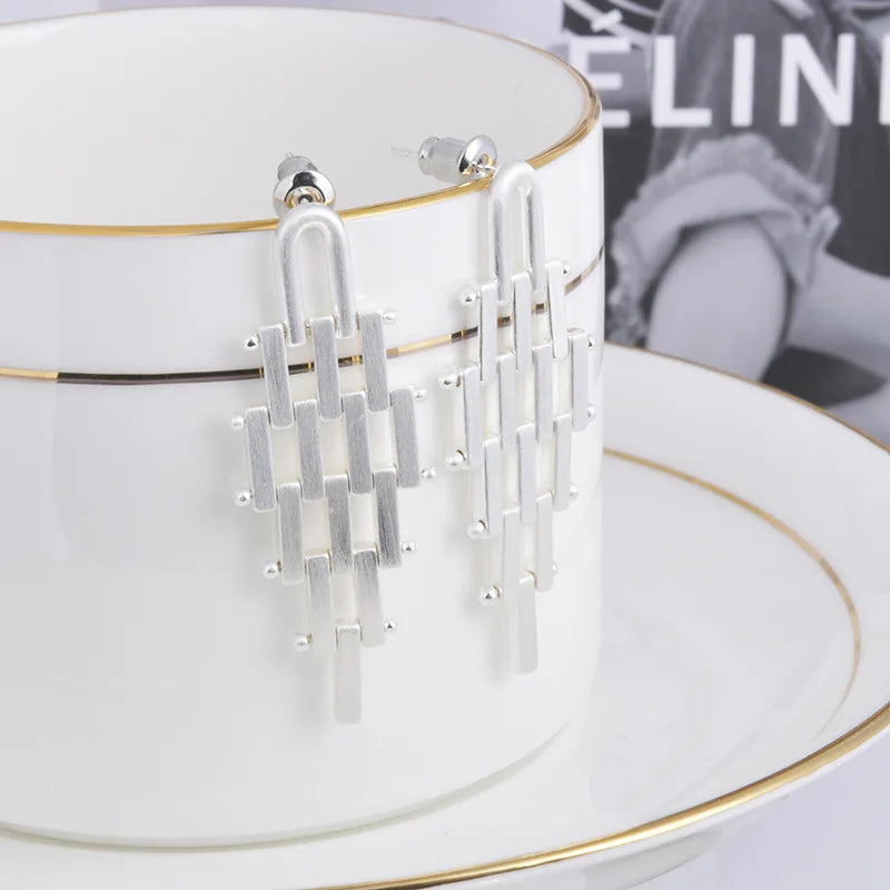 Retro Long Geometric Chain Earrings Light Luxury High-end Statement Design European American Style Trendy Ear Accessories Bulk