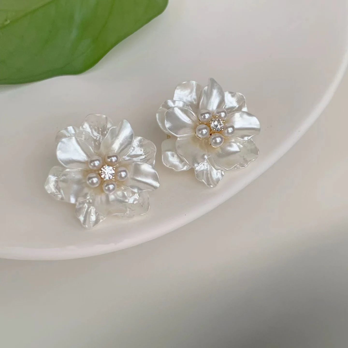 Ladies Flower Shape Creative Design Small Stud Earring Fashion Elegant Graceful Lightweight Bulk Jewelry Accessories for Holiday