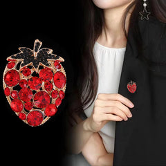 Fashion Rhinestone Glitter Strawberry Fruits Brooches for Girls Stylish New Design Pins Jewelry for Women Ladies Accessories