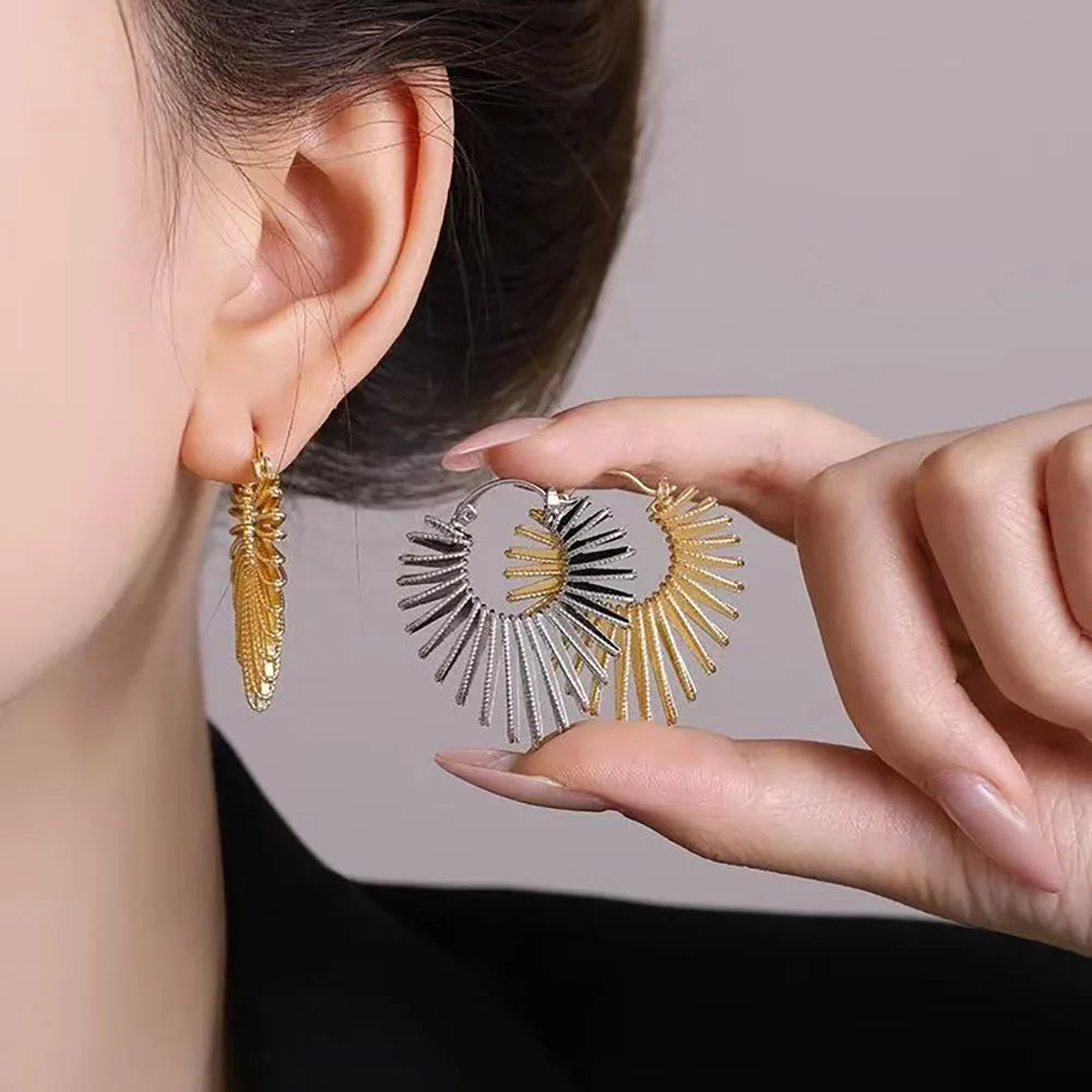 Europe and American Trendy Hoop Earrings High-end Elegant Hollow Line Love Earrings Fashion Chic Earrings Cross-Border Wholesale