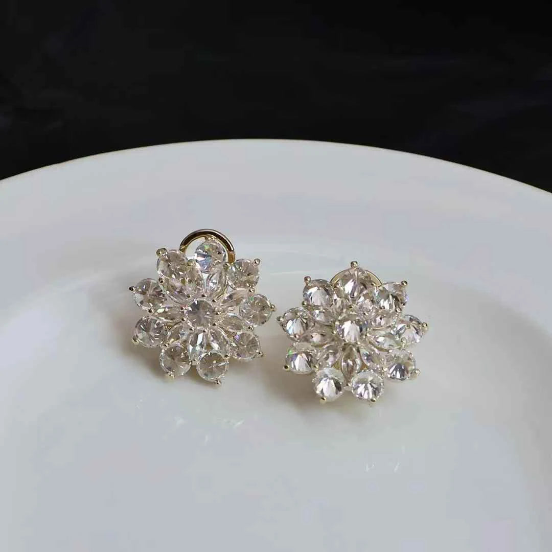 Sparkle Glitter Flower Imitation Pearl Stud Earrings for Girls Floral Sweet Elegant Jewelry for Women Ladies Accessories
