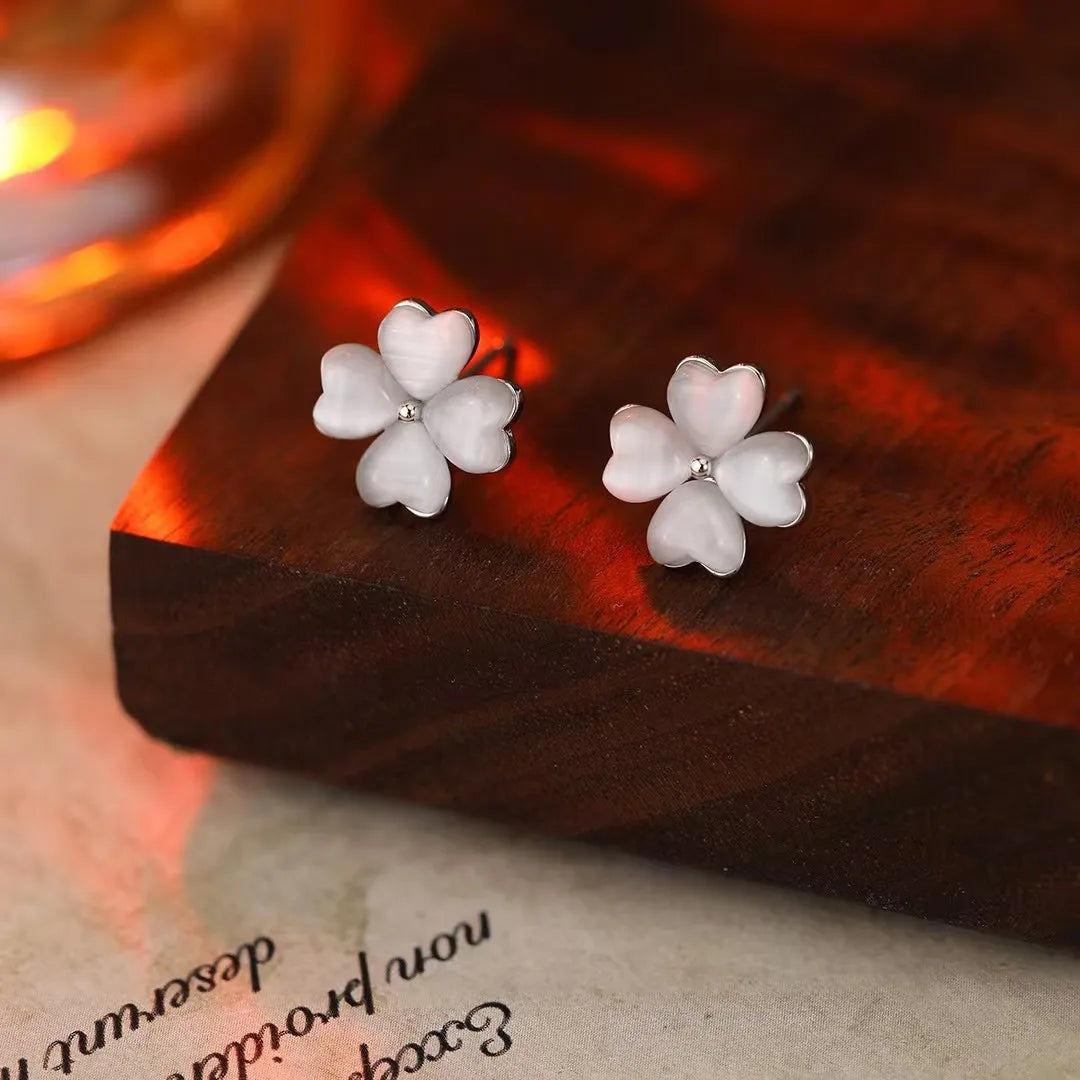 Ladies Flower Imitation Pearl Small Mini Stud Earring Fashion Chic Sparking Lightweight Jewelry Accessories for Women Daily Use
