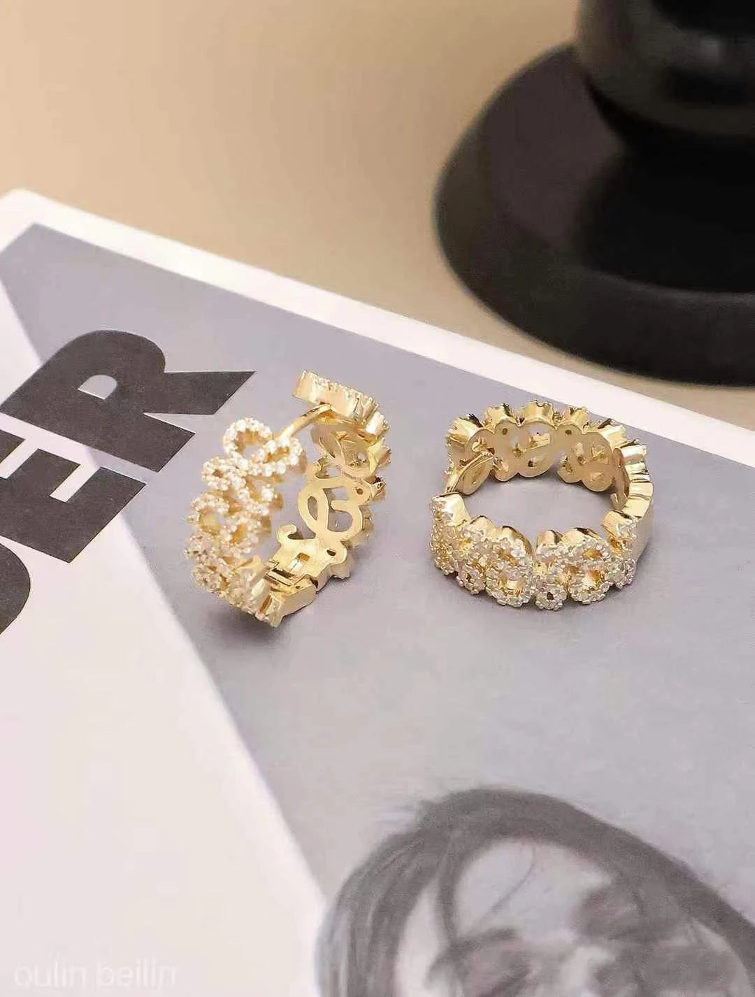 Fashion Simple Minimalistic Classic Trendy Hoop Earrings for Girls Elegant Art Deco Jewelry for Women Ladies Accessories Chic