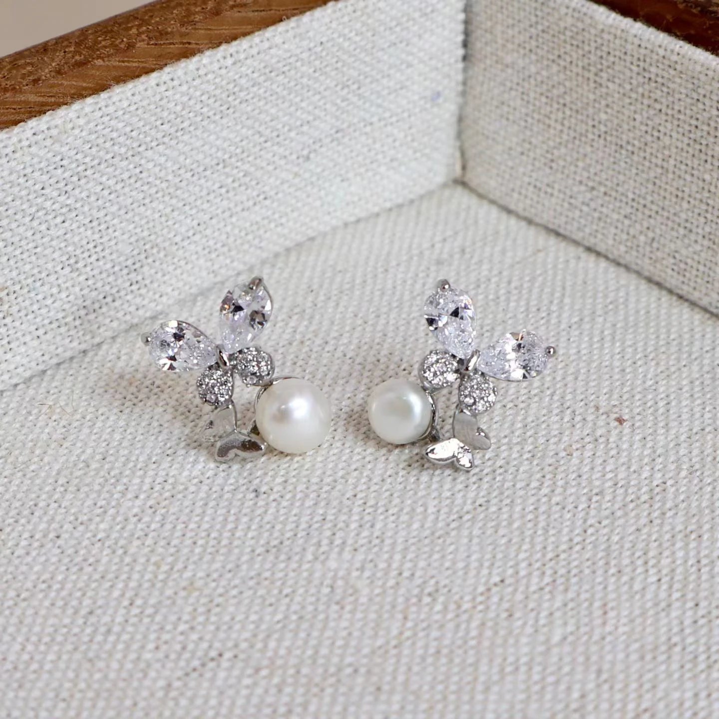 Sweet Animals Bowknot Cute Stud Earrings for Girls Simple Imitation Pearl Jewellry for Women Ladies Accessories Chinese Supplier