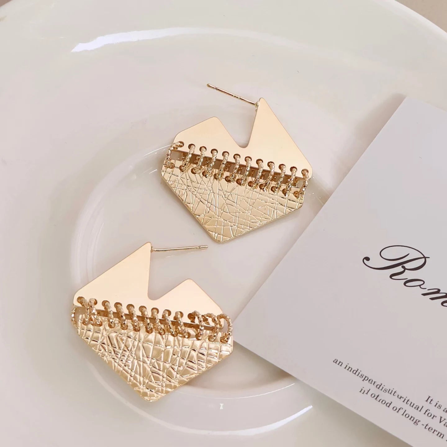 Fashion Simple Flowers Floral Minimalistic Drop Earrings for Girls Elegant Charms Glamorous Jewelry for Women Ladies Accessories