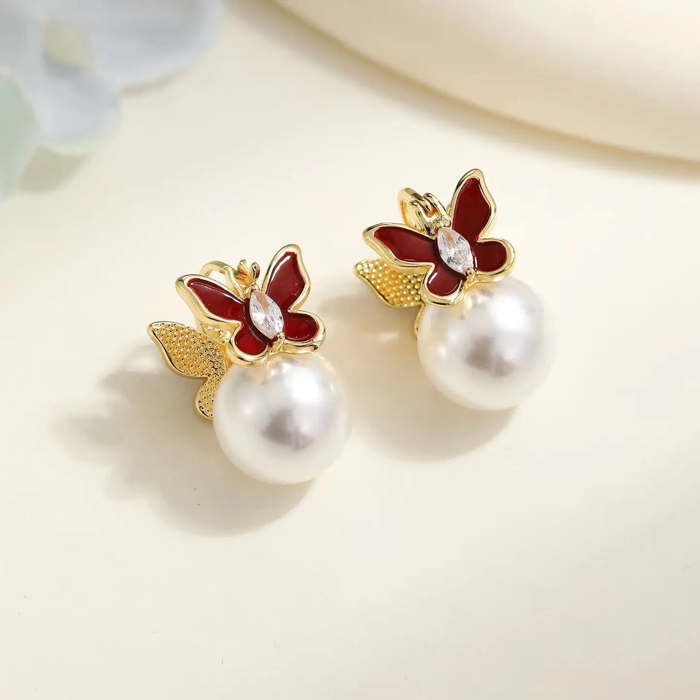 Luxury Butterfly Imitation Pearl Drop Earrings for Girls Elegant Graceful Jewellry for Women Ladies Accessories Chinese Supplier