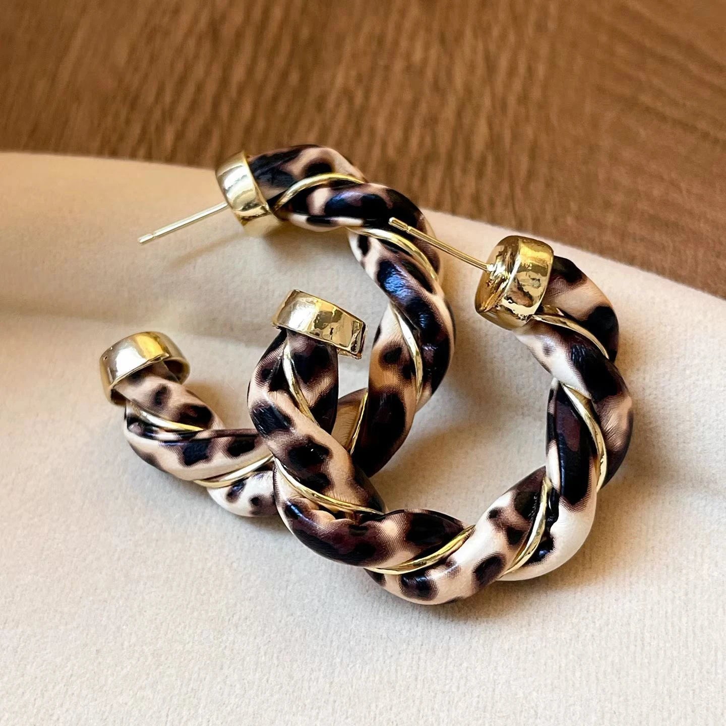 Female Leopard Print Circle Shape Hoop Earring Fashion Vintage Elegant Glamorous Wholesale Jewelry Accessories for Causal Daily