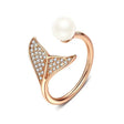 The opening is adjustable. / Rose gold