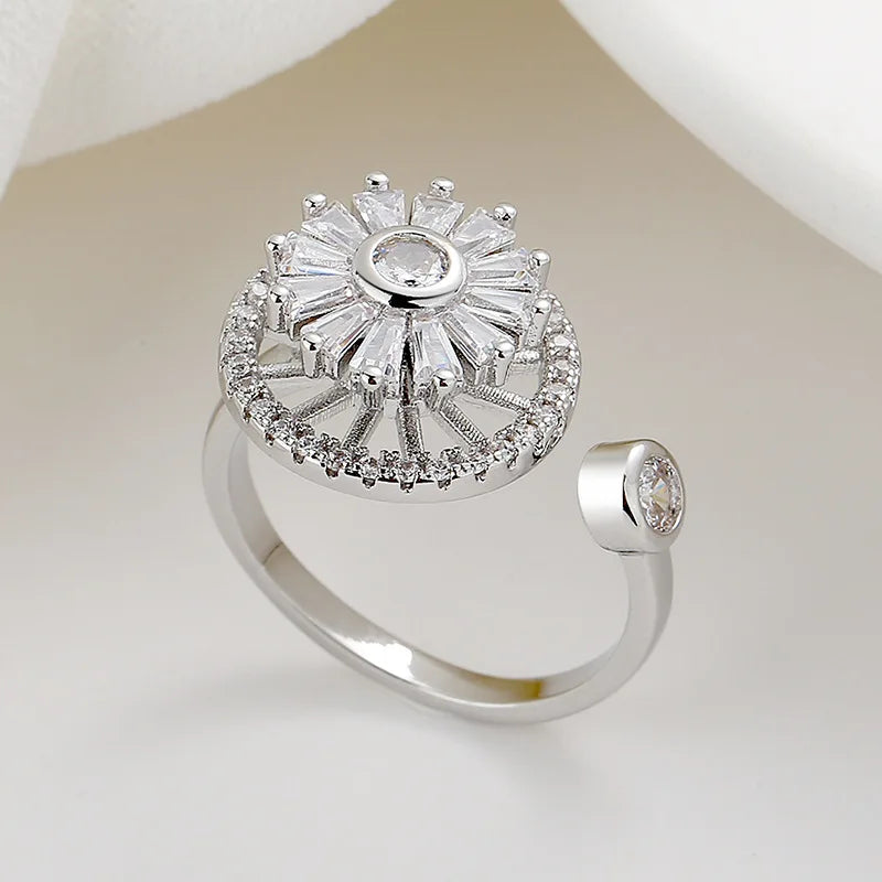Hot Sale Rotating Rings Clover Shining Zircon Niche Design Micro-set Adjustable Index Finger Rings Women Accessories Wholesale