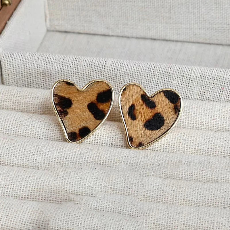 Fashion Bowknot Leopard Classic Stud Earrings for Girls Simple Minimlistic Jewelry for Women Ladies Accessories Heart Shaped