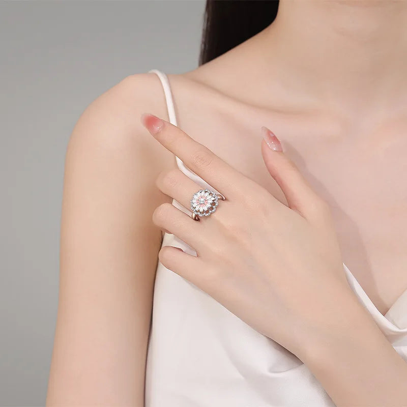 Best Selling Rotating Daisy Rings Elegant Sweet Fashionable with Cubic Zirconia Women's Flower Rings Jewelry Gift Accessory Bulk