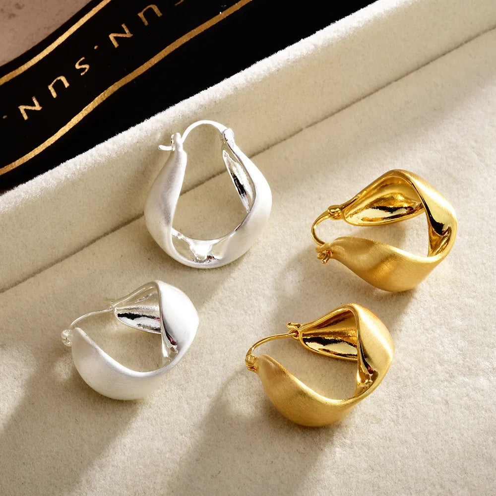 Women's High-end Fashion Earrings Solid Color Minimalist Copper Twisted Earrings Niche Design Lightweight Accessories Wholesale