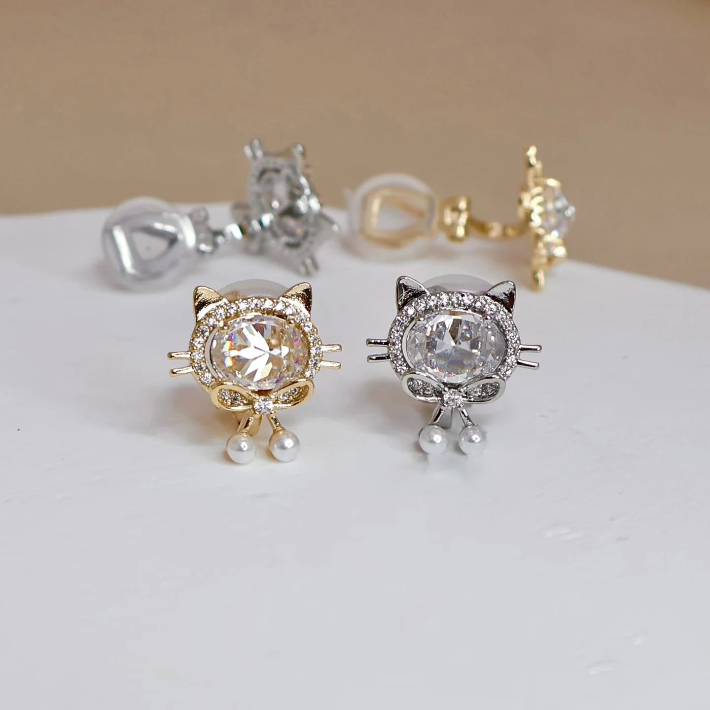 Ladies Cat Shape Imitation Pearl Small Clip-on Earring Sparking Glitter Fashion Cute Wholesale High Quality Jewelry Accessories