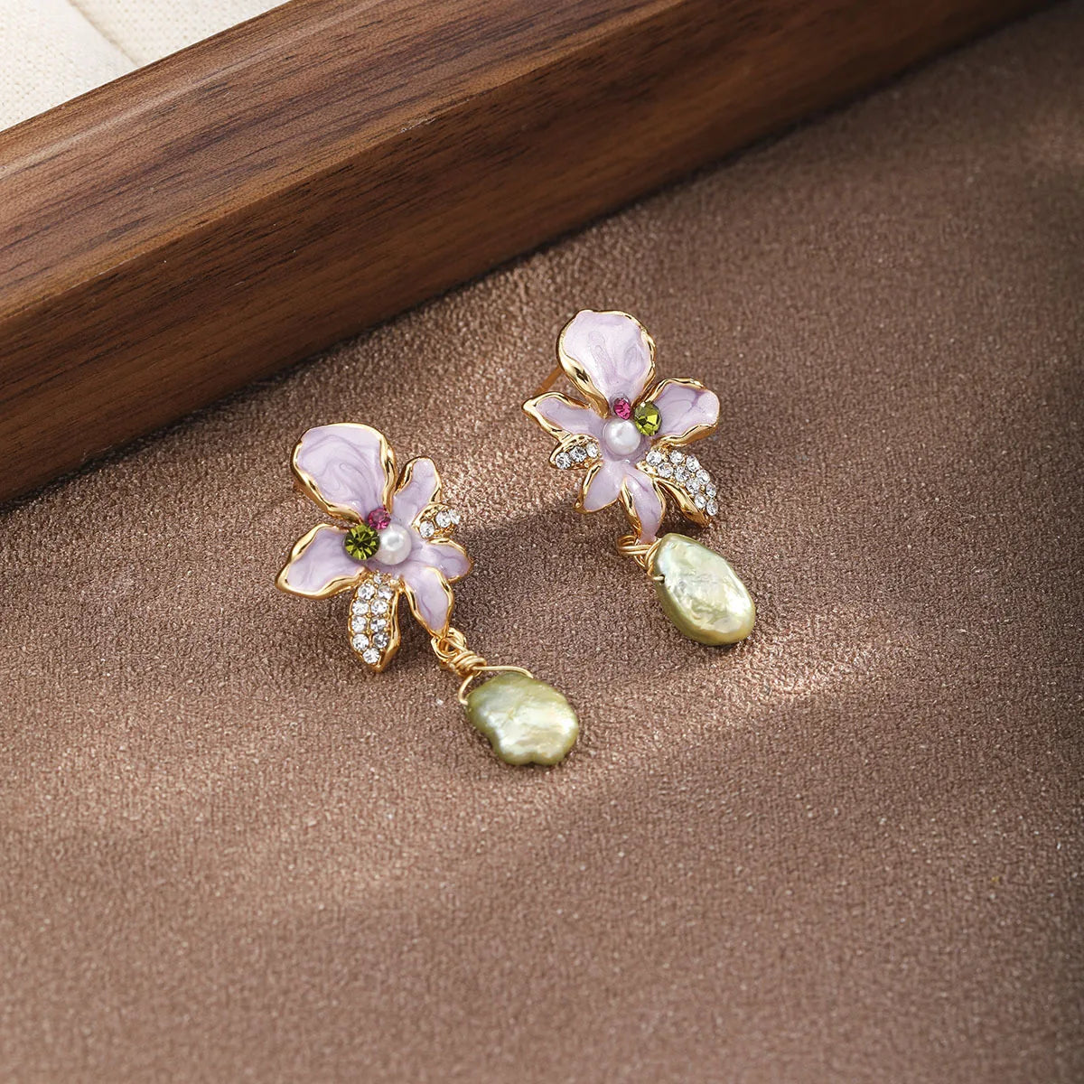 Fashion Freshwater Pearl Crystal Flower Drop Earrings for Girls Jewelry for Women Ladies Wholesale China Manufacturer Sweet