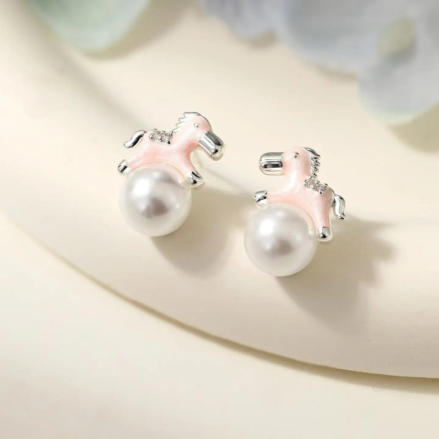 Luxury Butterfly Imitation Pearl Drop Earrings for Girls Elegant Graceful Jewellry for Women Ladies Accessories Chinese Supplier