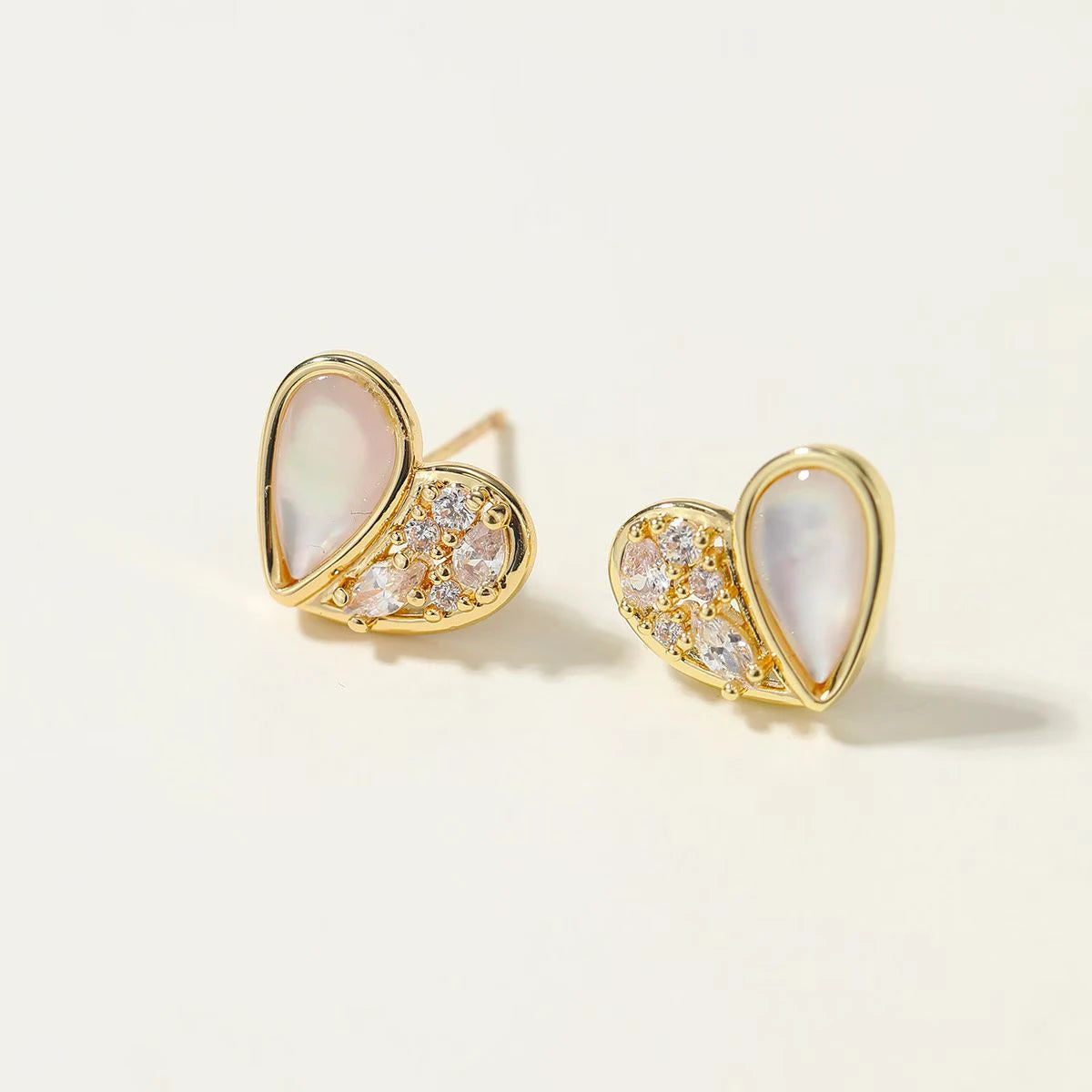 Fashion Sweet Animals Cute Cat Kitty Butterfly Stud Earrings for Girls Apple Fruits Jewelry for Women Ladies Accessories Chic