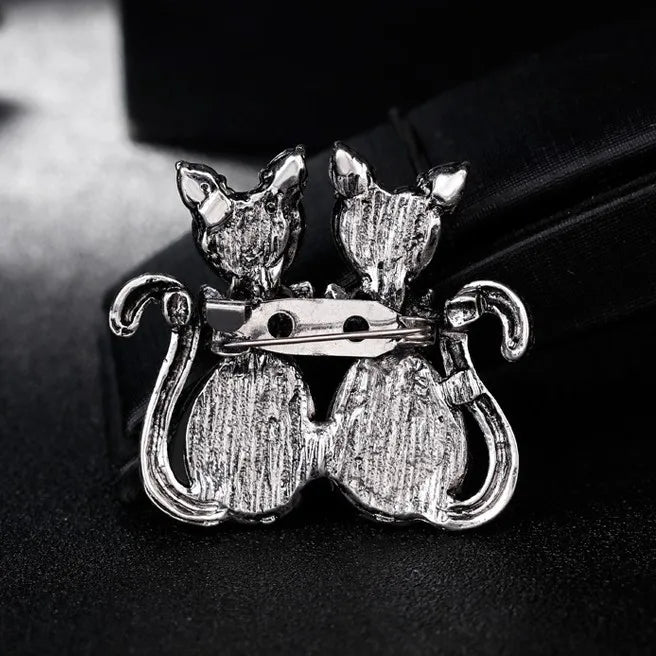 Fashion Cats Sweet Elegant Dainty Lustrous Brooches for Girls Stylish Animals Pins Jewelry for Women Ladies Accessories Cute