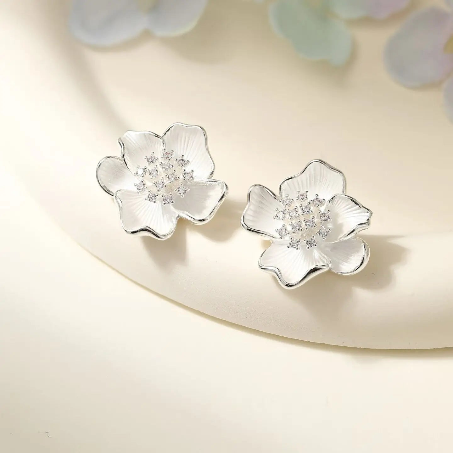 Simple Minimalistic Flower Rhinestone Glitter Stud Earrings for Girls Elegant Floral Jewelry for Women Ladies Accessories Chic