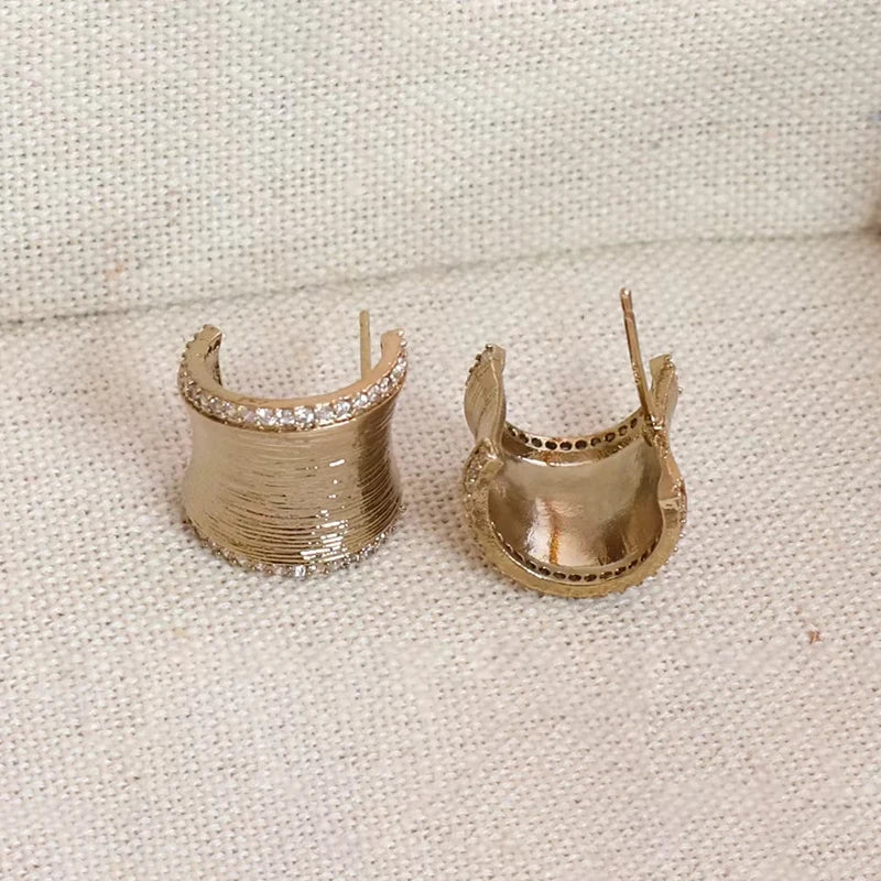 Fashion Simple Minimalistic Classic Hoop Earrings Trendy Stylish Jewelry for Women Ladies Accessories Chinese Supplier Chic