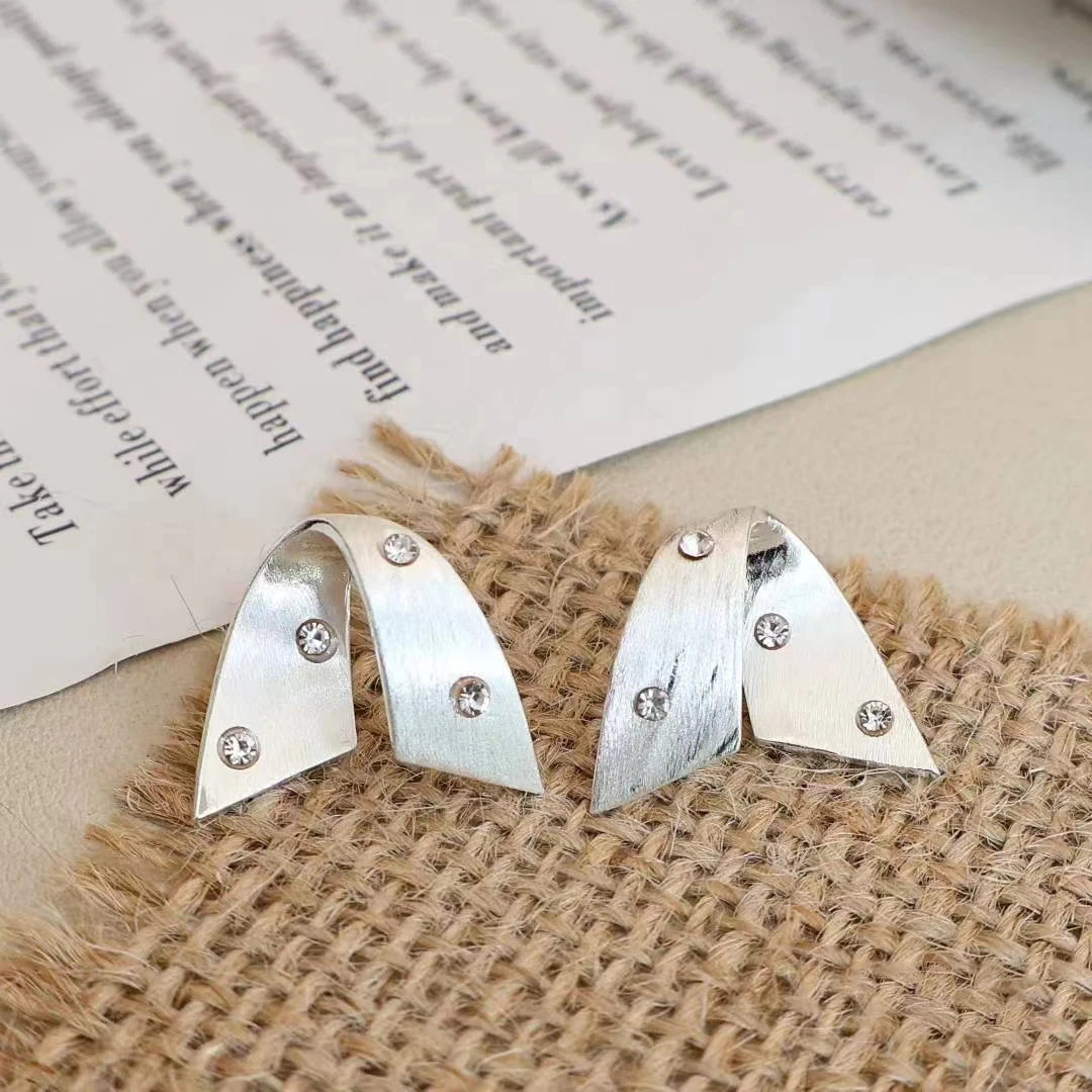 Fashion Simple Clip on Earrings for Girls Sweet Bowknot Minimalistic Trendy Jewelry for Women Ladies Accessories Wholesale