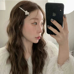 Simple Minimalistic Heart Shaped Hair Clips for Girls Elegant Trendy Bobby Pins for Women Ladies Hair Accessories in Stock