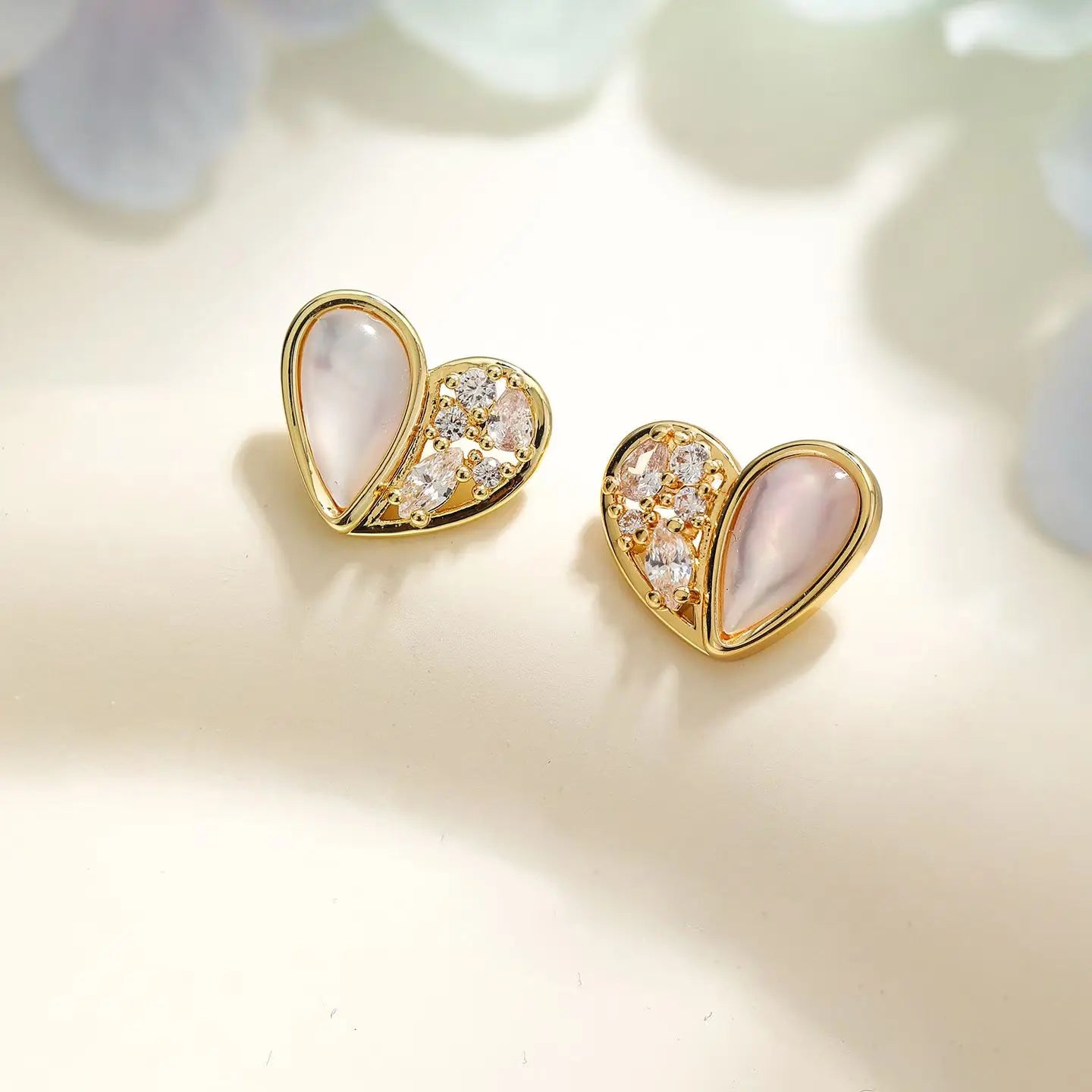 Fashion Simple Heart Shaped Stud Earrings for Girls Minimalistic Glamorous Art Deco Jewelry for Women Ladies Accessories Chic
