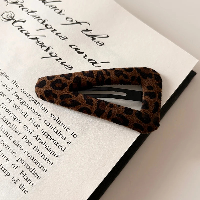 Fashion Classic Leopard Hair Clips for Girls Trendy Elegant Simple Vintage Snap Clips for Women Ladies Hair Accessories Chic