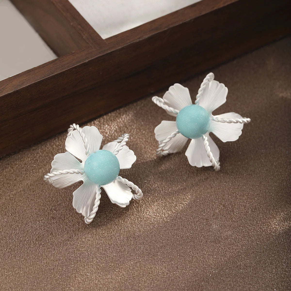 Fashion Trendy Bold Flower Vintage Stud Earrings for Girls Sweet Jewelry for Women Ladies Wholesale China Manufacturer Bulk