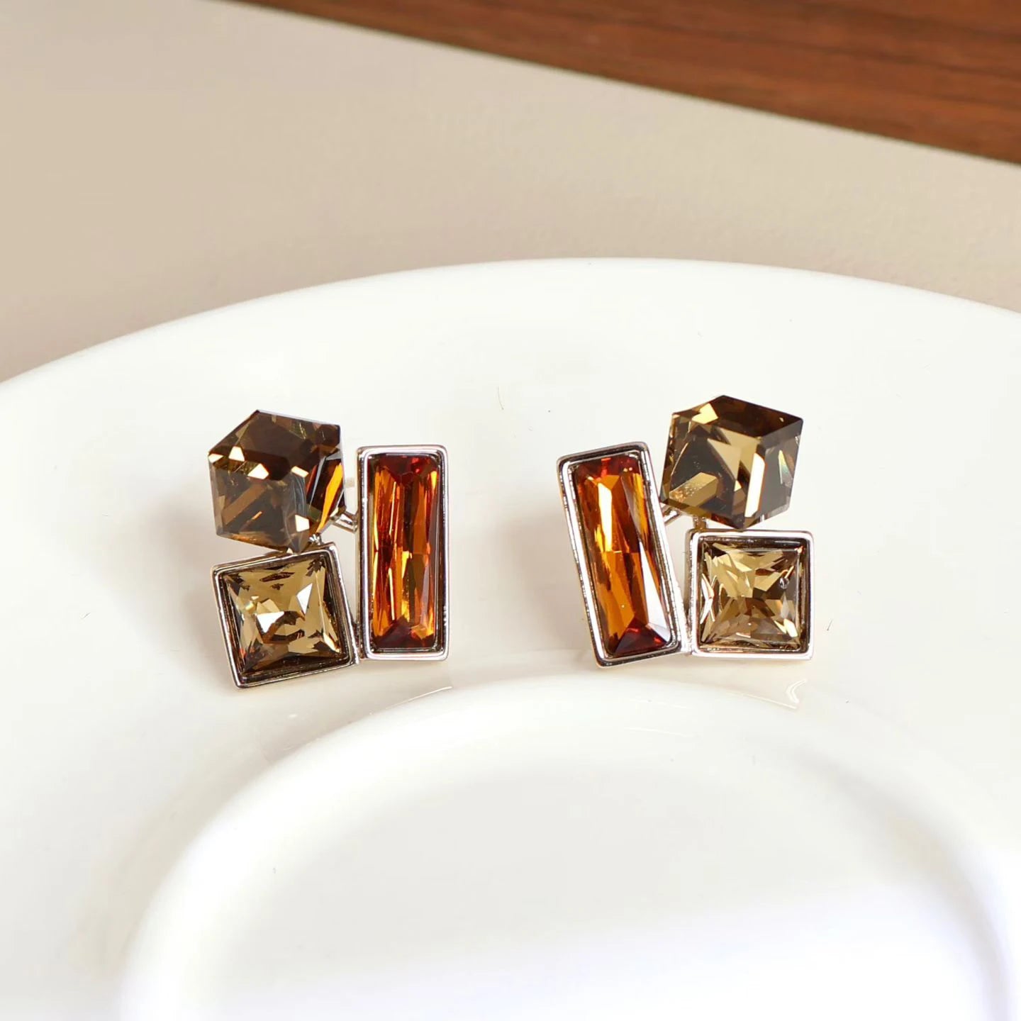 Trendy Stylish Rhinestone Stud Earrings for Girls Luxury Minimalist Jewellry for Women Ladies Accessories Chinese Supplier