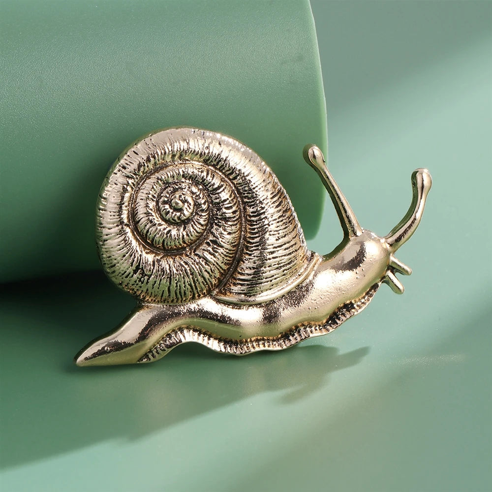 Fashion Snail Animals Sweet Mental Alloy Broohes for Girls Trendy Stylish Pins Jewelry for Women Ladies Accessories Wholesale