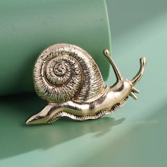 Fashion Snail Animals Sweet Mental Alloy Broohes for Girls Trendy Stylish Pins Jewelry for Women Ladies Accessories Wholesale