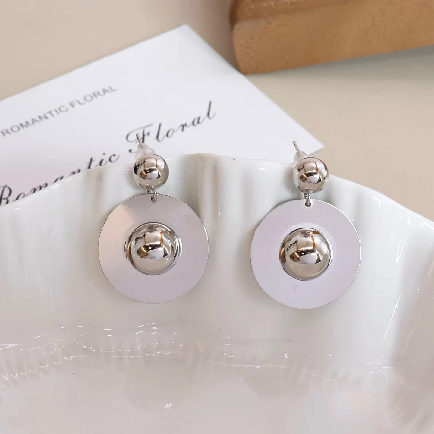Fashion Simple Atr Deco Minimalistic Drop Earrings for Girls Sweet Elegant Glamorous Jewelry for Women Ladies Accessories