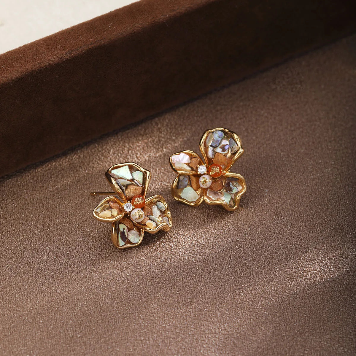 Fashion Freshwater Pearl Abalone Shell Red Agate Stud Earrings for Girls Flower Jewelry for Women Ladies Wholesale 18K Gold