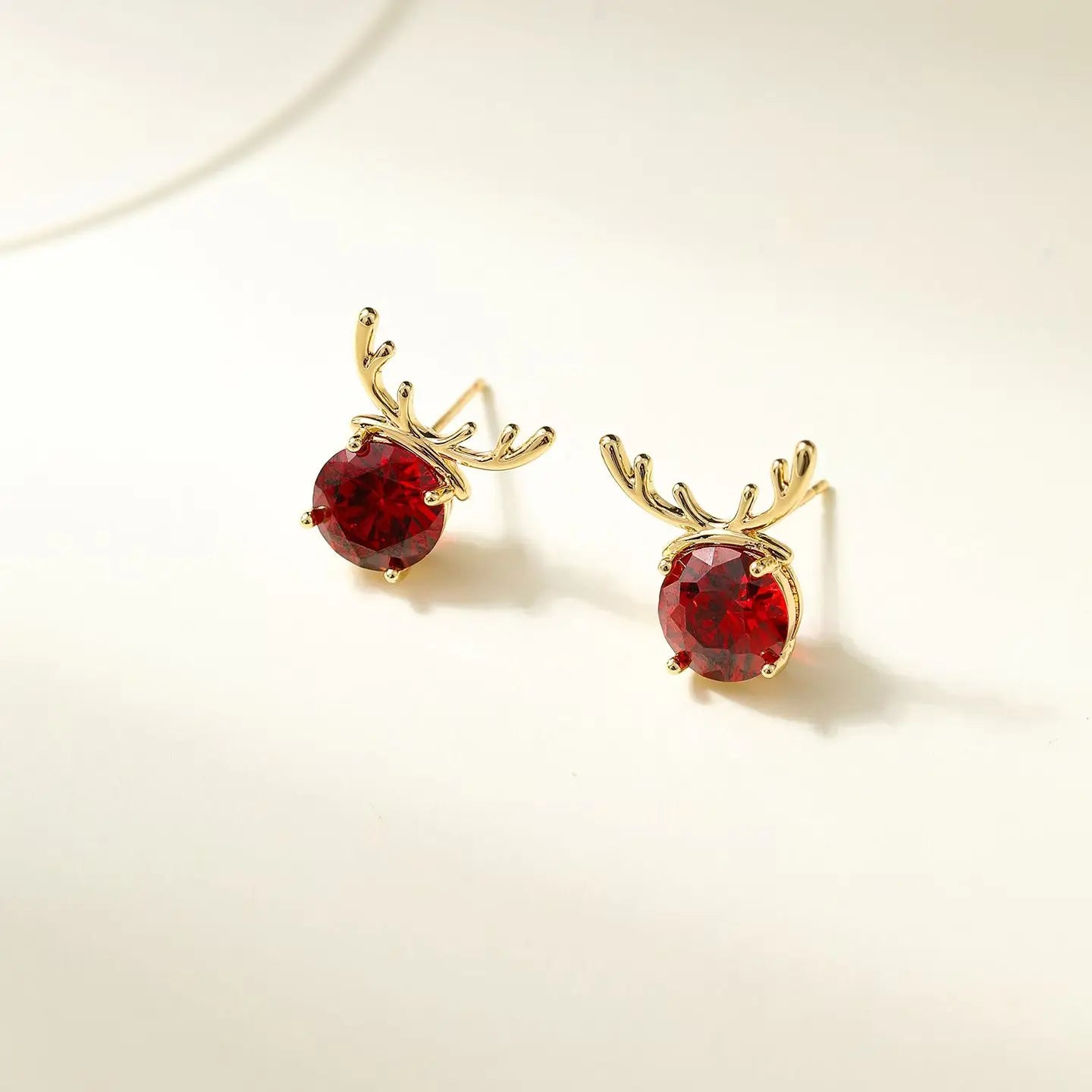 Women Red Deer Ear Heart Mini Small Stud Earring Fashion Glitter High Quality Simple Cute Jewelry Accessories for Ladies Causal