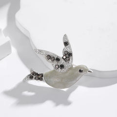 Fashion Glitter Birds Sweet Elegant Brooches for Girls Trendy Glamorous Charms Pins Jewelry for Women Ladies Accessories Chic