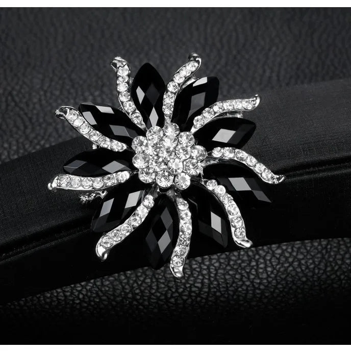 Fashion Glitter Rhinestone Sparking Brooches for Girls Elegant Sweet Pins Jewelry for Women Ladies Accessories Wholesale Sweet