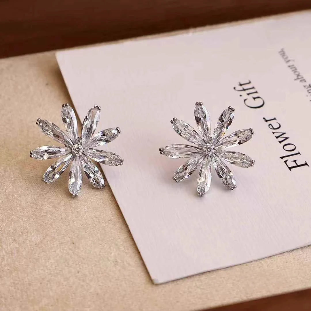 Fashion Flower Glitter Rhinestone Simple Stud Earrings for Girls Sweet Cute Jewelry for Women Ladies Accessories Wholesale Chic