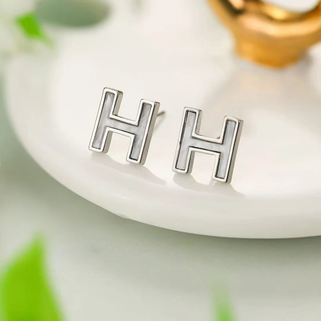 Women Hot Sale New Design Letter Shape Small Stud Earring Fashion Sparking Simple Bulk Jewelry Accessories for Female Daily Use