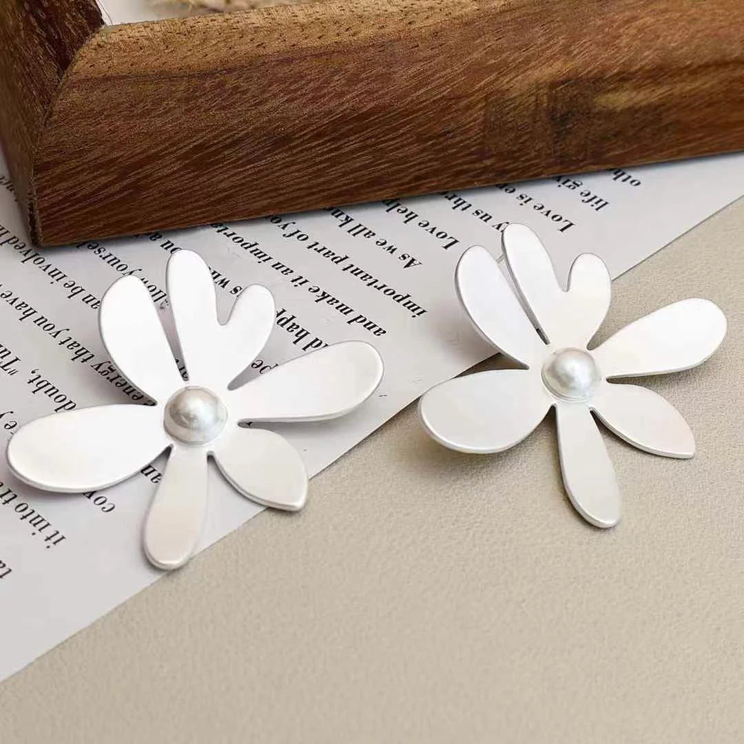 Ladies Hot Sale New Design Flower Shape Large Stud Earring Trendy Charms Latest Bulk Order Jewelry Accessories for Women Daily