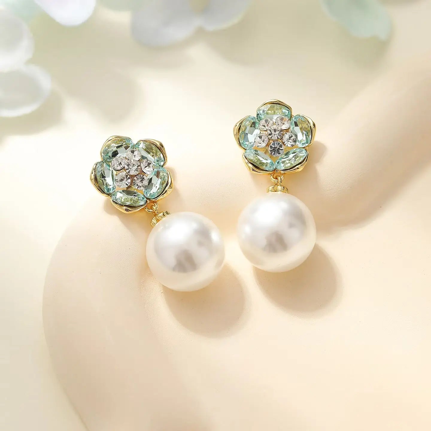 Fashion Flower Imitation Pearl Luxury Drop Earrings for Girls Elegant Graceful Trendy Jewelry for Women Ladies Accessories Chic