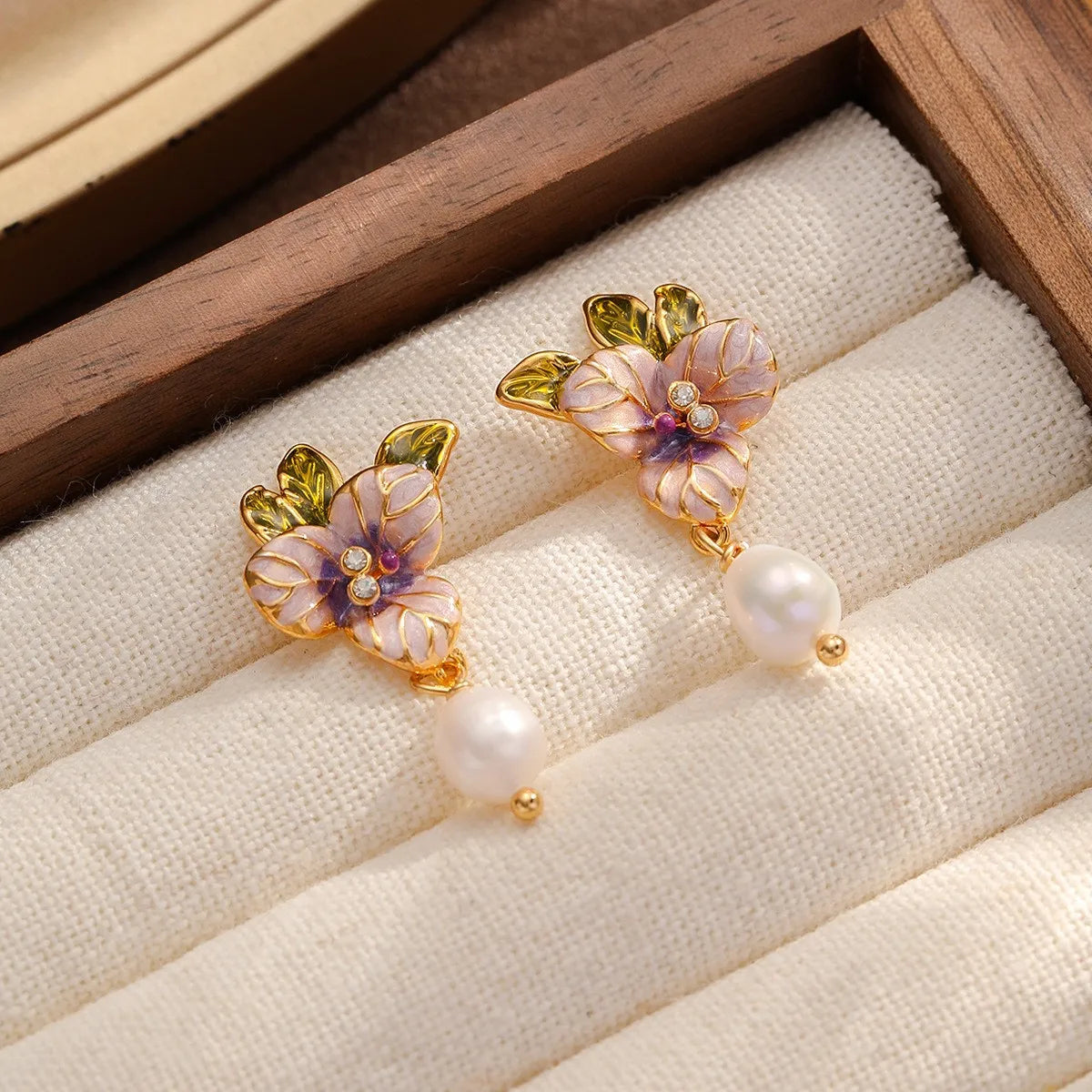 Fashion Flower Leafs Freshwater Pearl Drop Earrings for Girls Glitter Jewelry for Women Ladies Wholesale China Manufacturer