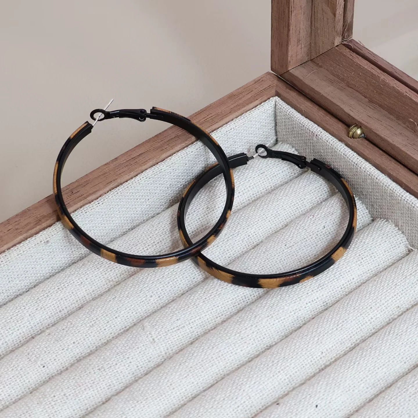 Female Leopard Print Circle Shape Hoop Earring Fashion Vintage Elegant Glamorous Wholesale Jewelry Accessories for Causal Daily