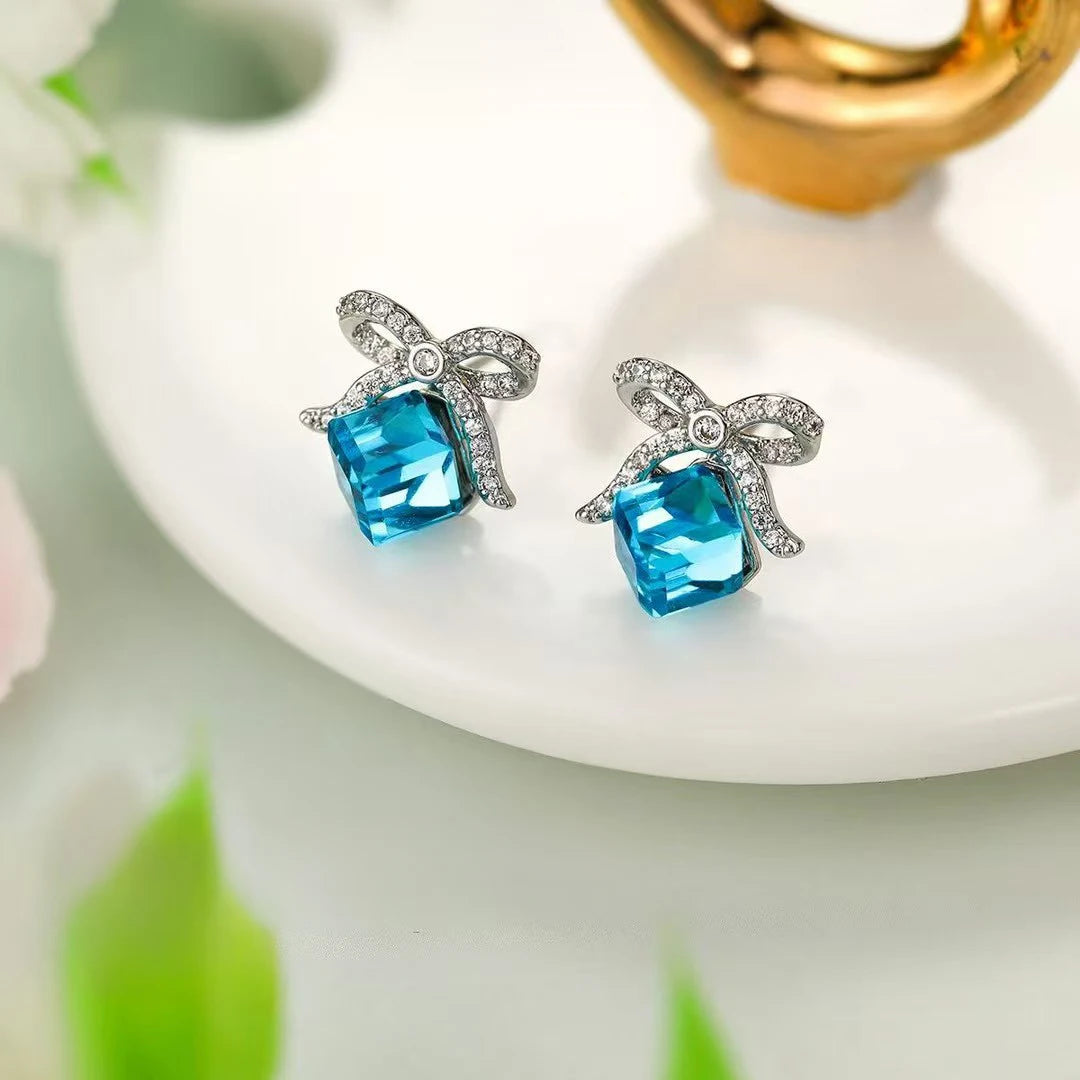 Women Flower Shape New Design Small Rhinestone Stud Earring Fashion Trendy Sparking Wholesale Jewelry Accessories for Daily Use