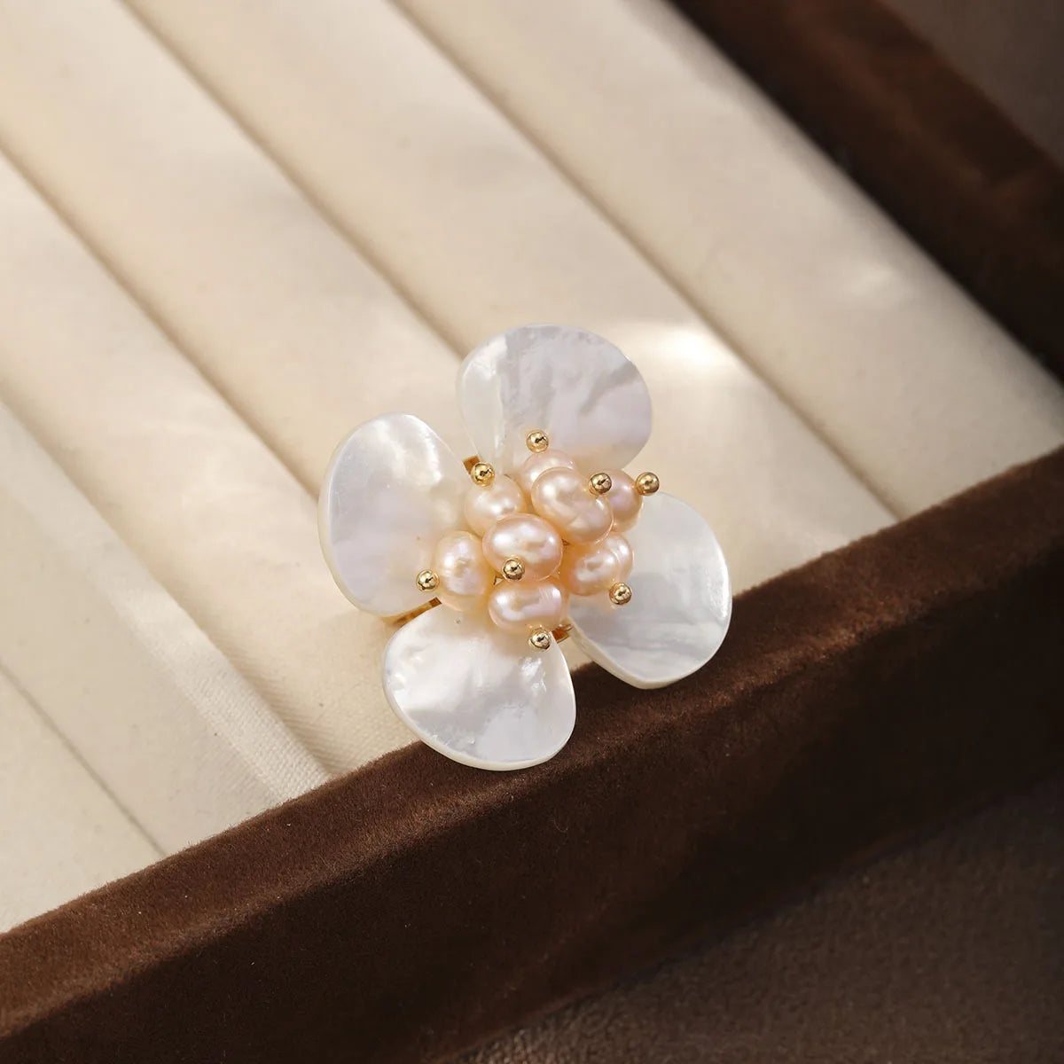 Fashion Freshwater Pearl Shell 18K Gold Plated Flower Rings for Girls Elegant Jewelry for Women Ladies Wholesale China Factory