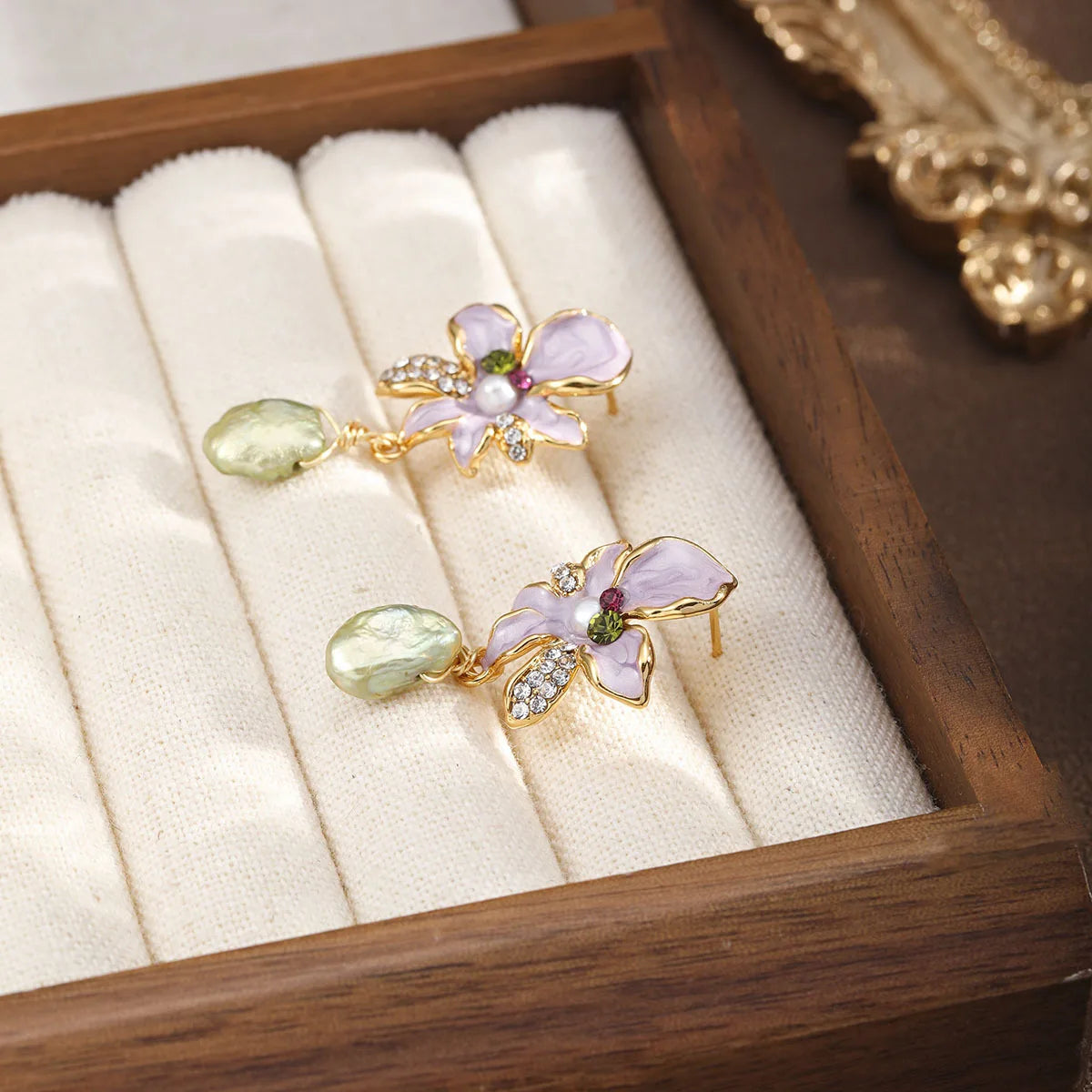 Fashion Freshwater Pearl Crystal Flower Drop Earrings for Girls Jewelry for Women Ladies Wholesale China Manufacturer Sweet